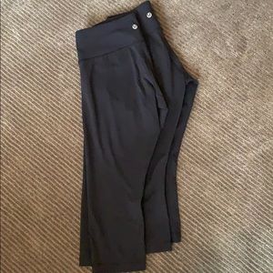 Black Lululemon leggings quarter length